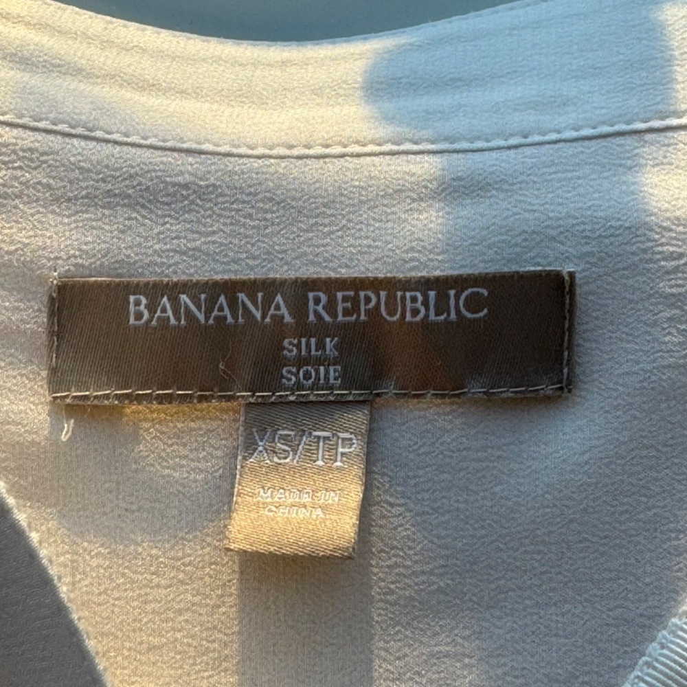 Banana Republic Silk Blouse - Picture 9 of 9